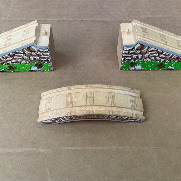 WOODEN Thomas the train - Maron Bridge - Picture 2 of 6